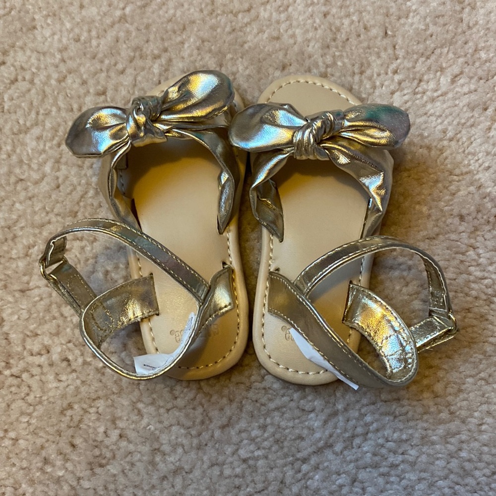 EUC Gymboree Girls Gold Sandals with Bow
